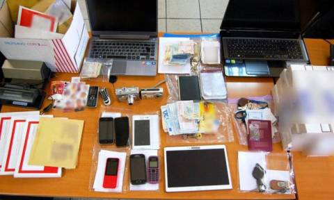 Αττική: Εξαρθρώθηκε ομάδα που έκδιδε πλαστά διαβατήρια και βίζες