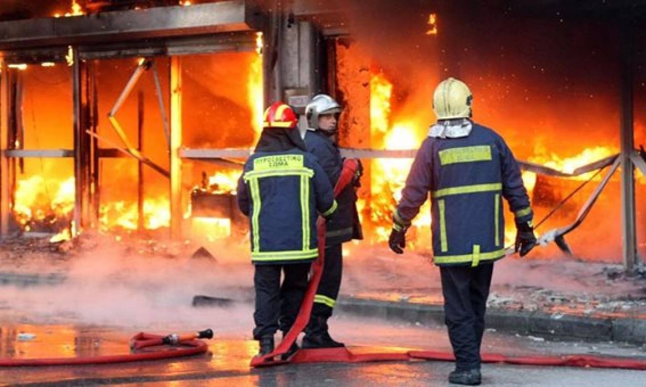 Πυρκαγιά σε αποθήκη τροφίμων στην Παλλήνη