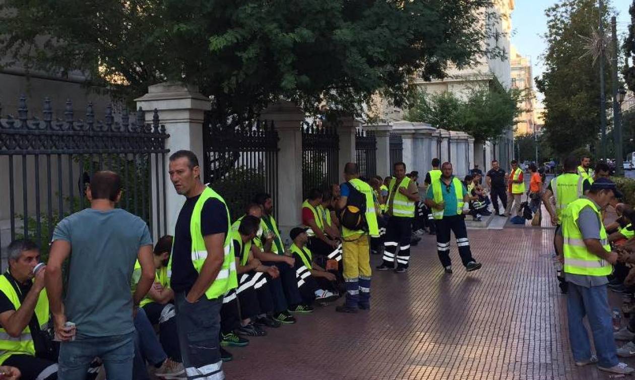 Συγκέντρωση μεταλλωρύχων έξω από το ΣτΕ (photos - video)