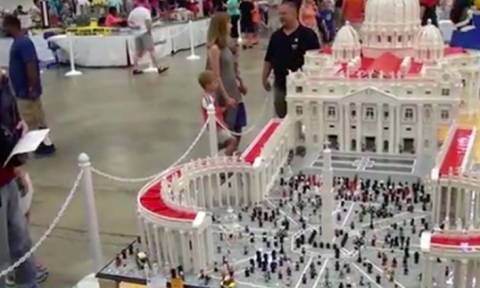 Ένα Βατικανό από… Lego για τον Πάπα! (video)