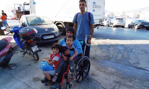 Το κόστος της προσφυγιάς: 1.000 δολάρια για να μεταφερθεί ένα αναπηρικό καροτσάκι