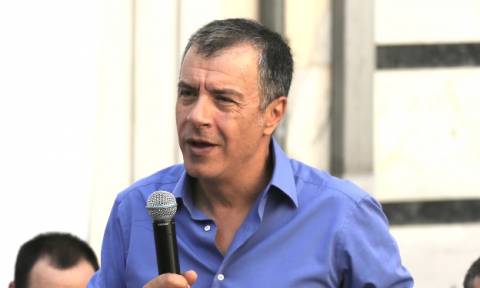 Θεοδωράκης: Πρέπει να αποκλείσουμε τη συνύπαρξη ΣΥΡΙΖΑ - ΝΔ στην ίδια κυβέρνηση