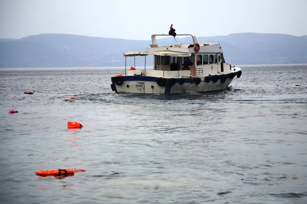 Τούρκος Διακινητής μετέφερε στη Μυτιλήνη 1.000 μετανάστες σε ένα Σαββατοκύριακο (pics)