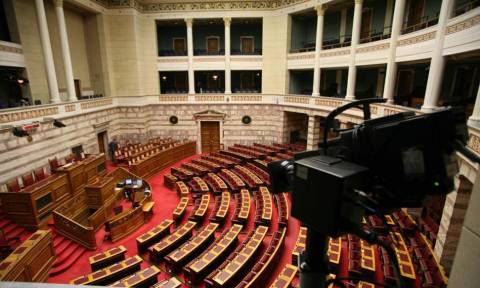 Βουλή: Εγκρίθηκε από τις Επιτροπές το πολυνομοσχέδιο για τα προαπαιτούμενα