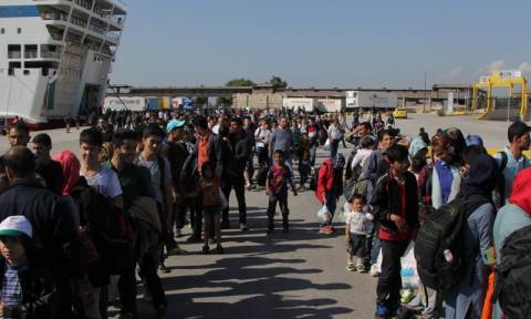 Νέο «κύμα» 2.336 προσφύγων κατέφθασε στον Πειραιά