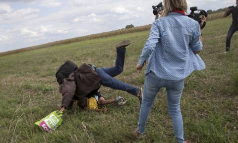 Η εικονολήπτρια από την Ουγγαρία που κλώτσησε τον πρόσφυγα λέει ότι θα τον μηνύσει
