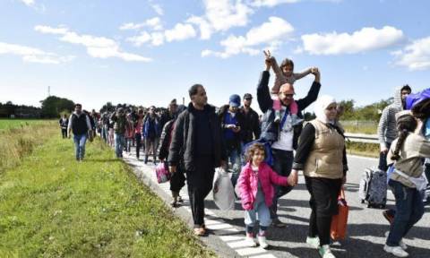 Η Σουηδία αναθεωρεί προς τα πάνω τον αριθμό προσφύγων που θα δεχθεί