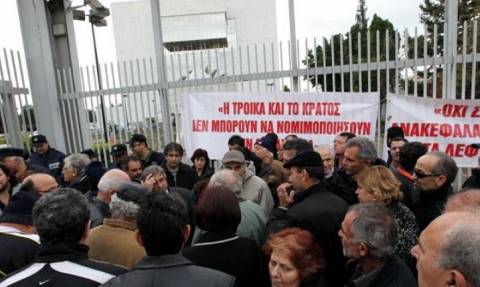 Κύπρος: Στους δρόμους και πάλι οι κάτοχοι αξιογράφων