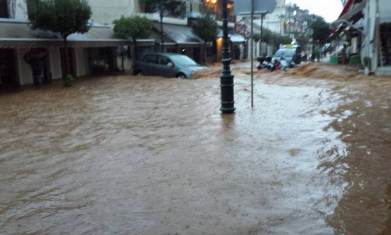 Κακοκαιρία: Μακάβριο θέαμα στο Χαϊδάρι - Μέχρι και φέρετρα παρέσυραν τα ορμητικά νερά (pics)