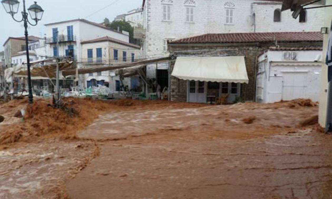 Σε κατάσταση εκτάκτου ανάγκης η Ύδρα μετά τη θεομηνία (photos - video)