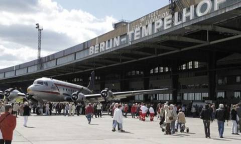 Βερολίνο: Ανοίγει τις πύλες του σε μετανάστες το παλιό αεροδρόμιο Τέμπελχοφ