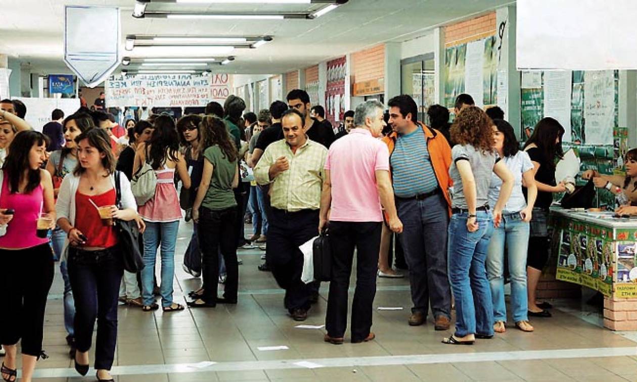 Λάρισα: Γύρισε από τη σχολή του και είδε αυτή την εικόνα στο σαλόνι του (photo)