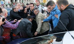 Ξυλοκόπησαν βουλευτή της Χρυσής Αυγής σε συλλαλητήριο Ποντίων (vid)