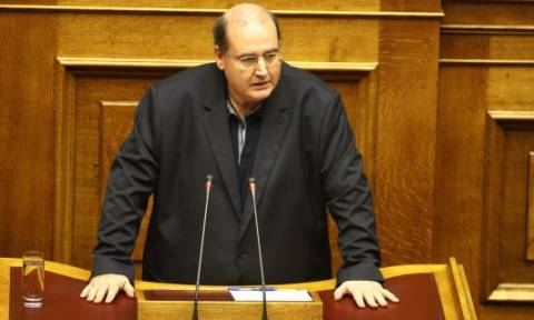 Βουλή: Κατάργηση της ΠΝΠ για το «μαθητικό ιδιώνυμο» προανήγγειλε ο Φίλης