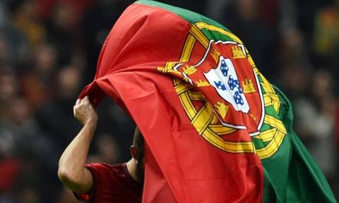 Υποχώρησε το ευρώ λόγω πολιτικής αβεβαιότητας στην Πορτογαλία