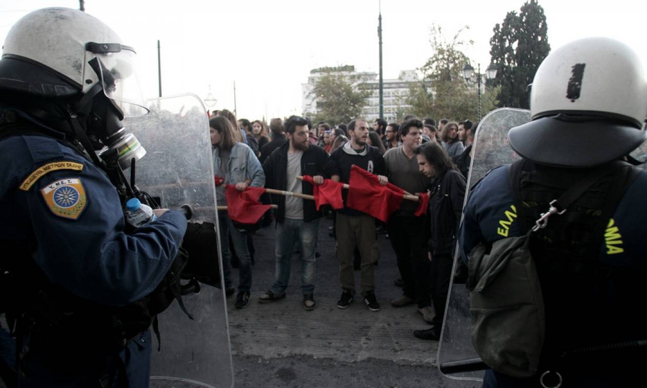 Επέτειος Πολυτεχνείου: Φραστική επίθεση κατά Λαφαζάνη - Στρατούλη στην πλατεία Κλαυθμώνος