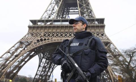 Επίθεση Παρίσι: Βίντεο πιστοποιεί την ύπαρξη και ένατου δράστη - Το τελευταίο μήνυμα των βομβιστών