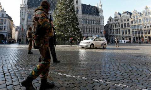 Πόλη «φάντασμα» οι Βρυξέλλες - Στα σπίτια του ο κόσμος, στους δρόμους στρατός κι αστυνομία