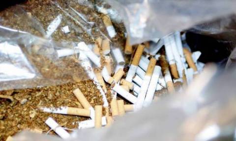 Δράμα: Έκρυβε λαθραία πακέτα τσιγάρα και καπνό