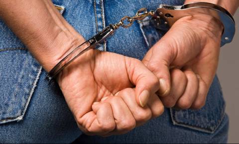 Σύλληψη 61χρονου που φέρεται να έφτιαχνε και να εμπορευόταν πλαστά έγγραφα νομιμοποίησης