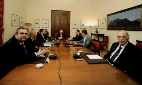 Συμβούλιο Πολιτικών Αρχηγών: Επιτροπές για ασφαλιστικό και Σύνταγμα πρότεινε ο Τσίπρας
