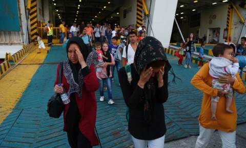 Λιμάνι Πειραιά: Σχεδόν 2.000 πρόσφυγες έφτασαν σήμερα Δευτέρα