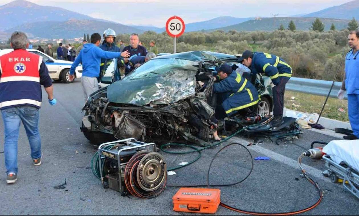 Αργολίδα: Τραγικό τροχαίο δυστύχημα με τρεις νεκρούς (vid)