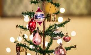 Το παλιότερο χριστουγεννιάτικο δέντρο της Μ. Βρετανίας είναι 95 ετών και στολίζεται ακόμα!(pics)