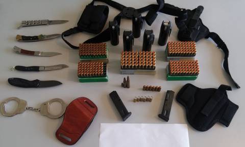 Ξυλόκαστρο: Έκρυβε μίνι οπλοστάσιο μέσα στο σπίτι του