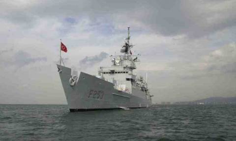 Συνεχίζουν τις προκλήσεις οι Τούρκοι: Πολεμική φρεγάτα παρενόχλησε κυπριακό πλοίο