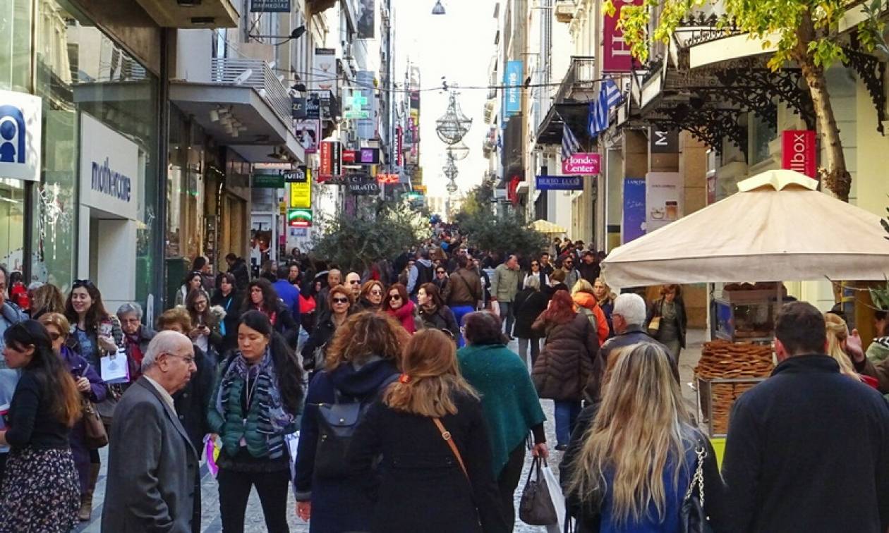 Τα ωράρια των καταστημάτων σήμερα παραμονή των Χριστουγέννων