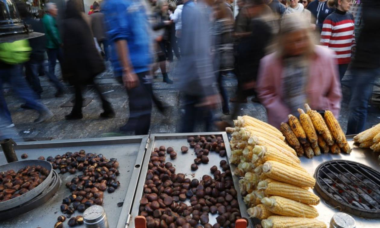 Εορταστικό ωράριο: πότε κλείνουν και πότε ανοίγουν τα καταστήματα