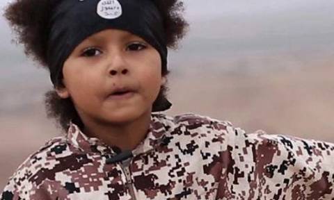 Αυτός είναι ο μικρός τζιχαντιστής στο βίντεο του ISIS που απειλεί τους Βρετανούς