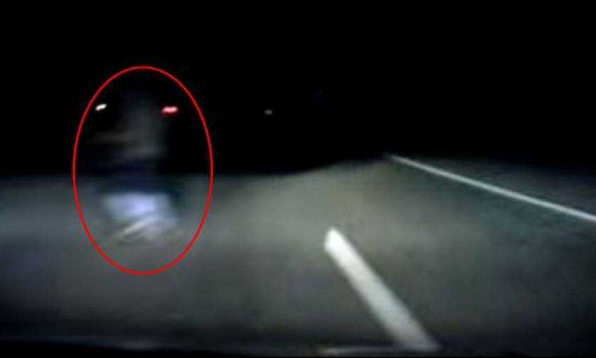 Ανατριχιαστικό βίντεο: Οδηγός αποφεύγει… φάντασμα την τελευταία στιγμή!