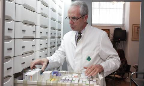 Οι φαρμακοποιοί κάνουν «ποδαρικό» στο υπουργείο Υγείας