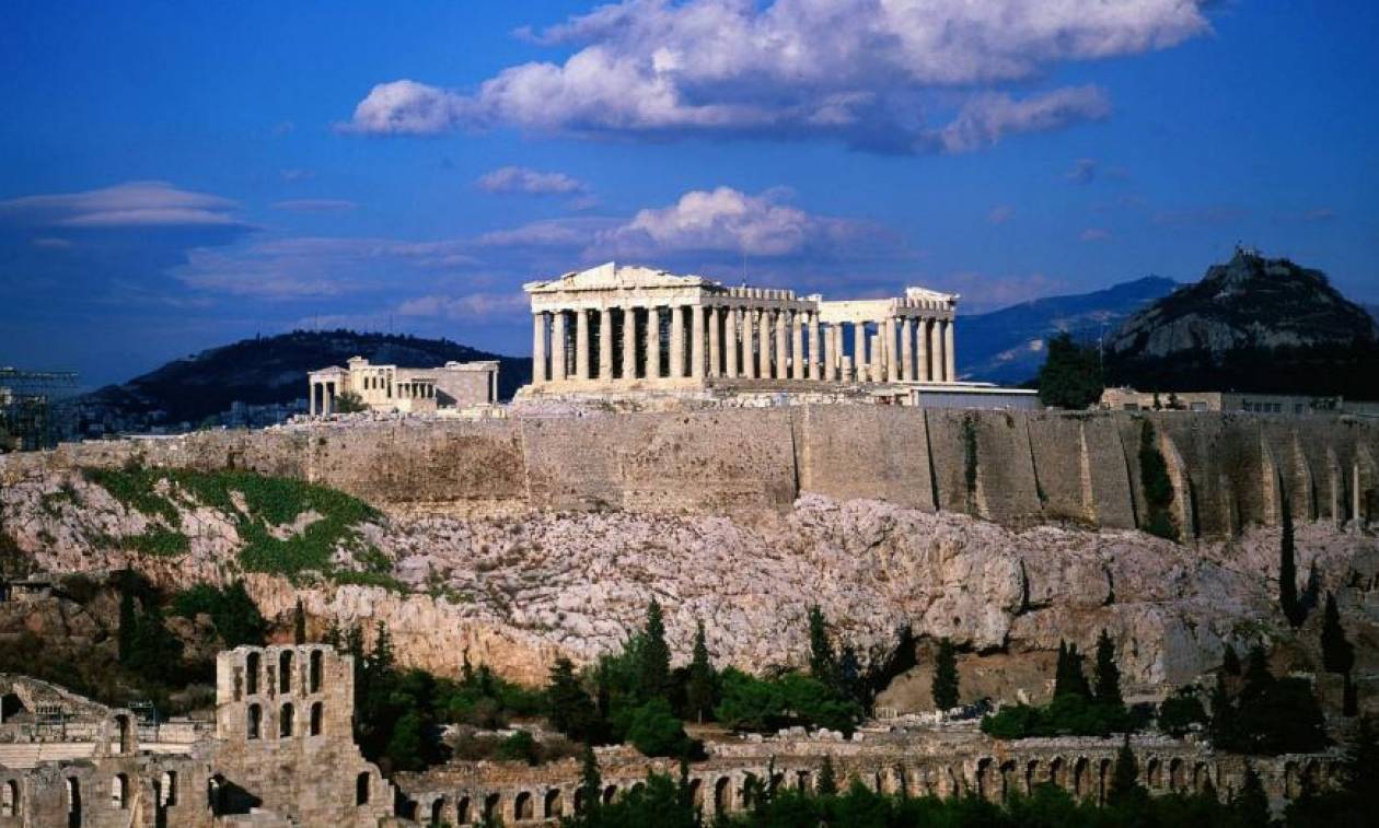 Τρόμος στην Ακρόπολη με δύο ένοπλους άνδρες