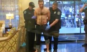 Αστυνομικός νόμιζε ότι έκρυβε όπλο στο παντελόνι του αλλά τελικά έπιασε… (video)