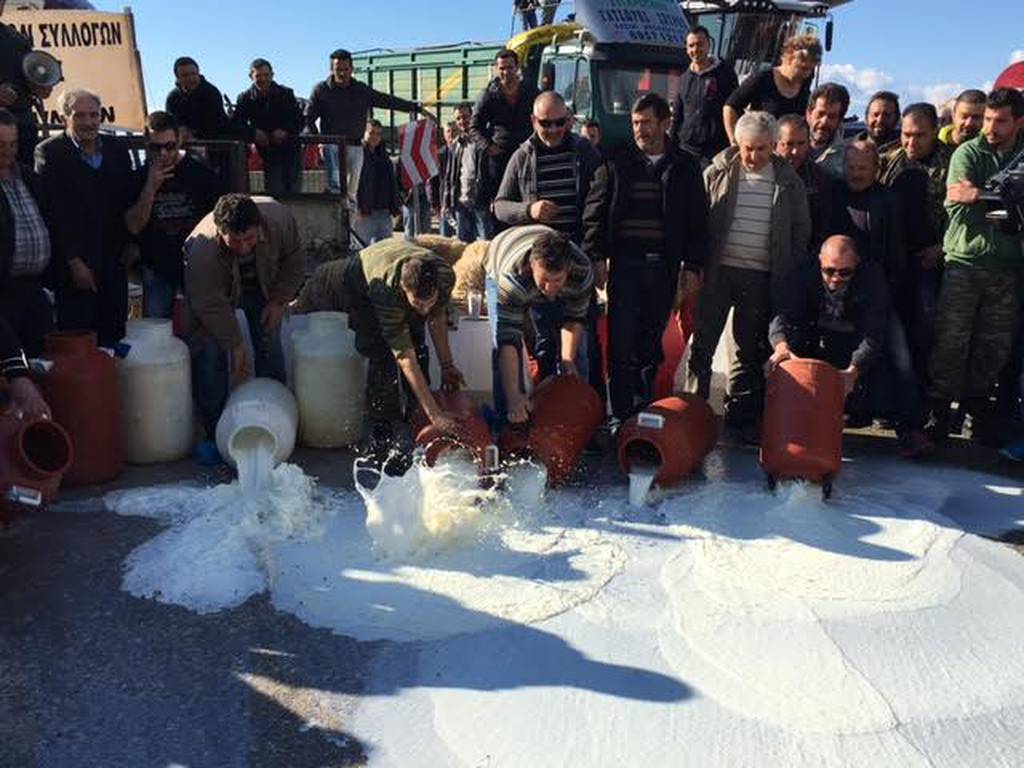 Κεφαλόβρυσο: Δρώμενο των αγροτών με… κυβέρνηση «τζιχαντιστών» (pics&vid)