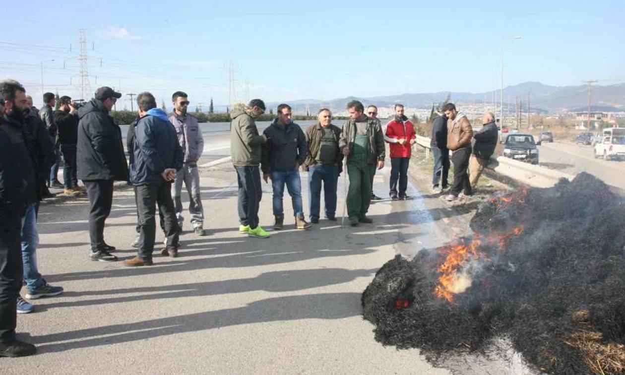 Μπλόκα αγρότες: Κλείνουν ξανά την Τετάρτη τα Τέμπη