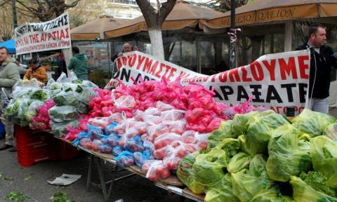 Κινητοποιήσεις και στις λαϊκές αγορές - Μοιράζουν δωρεάν φρούτα και λαχανικά