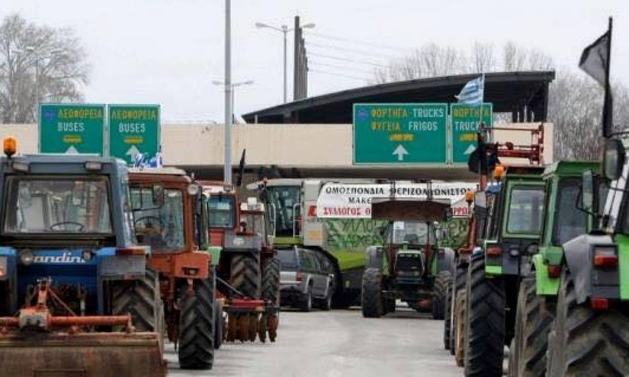 Μπλόκα αγροτών: Ανοιχτό μόνο για ΙΧ το τελωνείο του Προμαχώνα