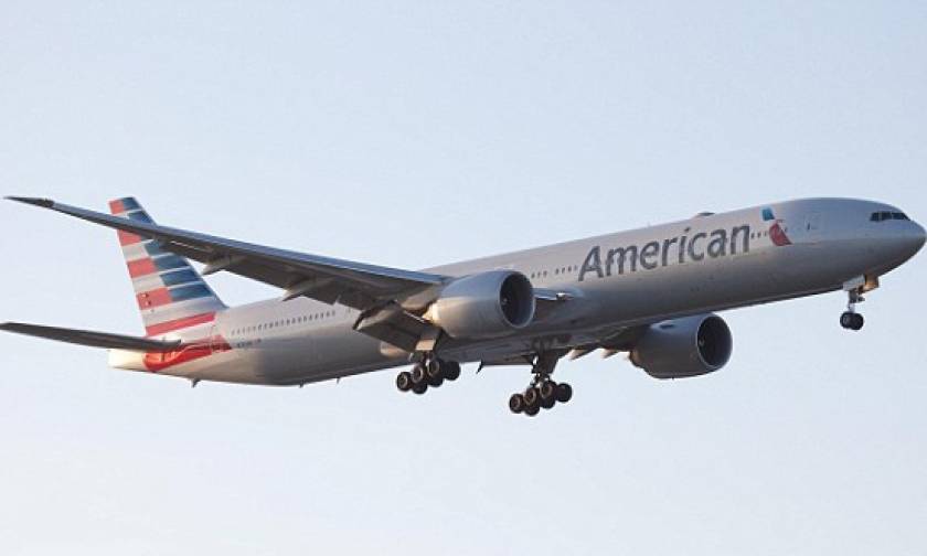 Τρόμος και μυστήριο σε πτήση της American Airlines: Άρχισαν να λιποθυμούν επιβάτες και πλήρωμα!