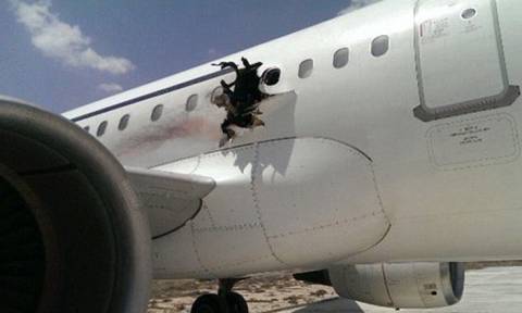 Από έκρηξη βόμβας άνοιξε η τρύπα σε αεροσκάφος ενώ βρισκόταν στον αέρα