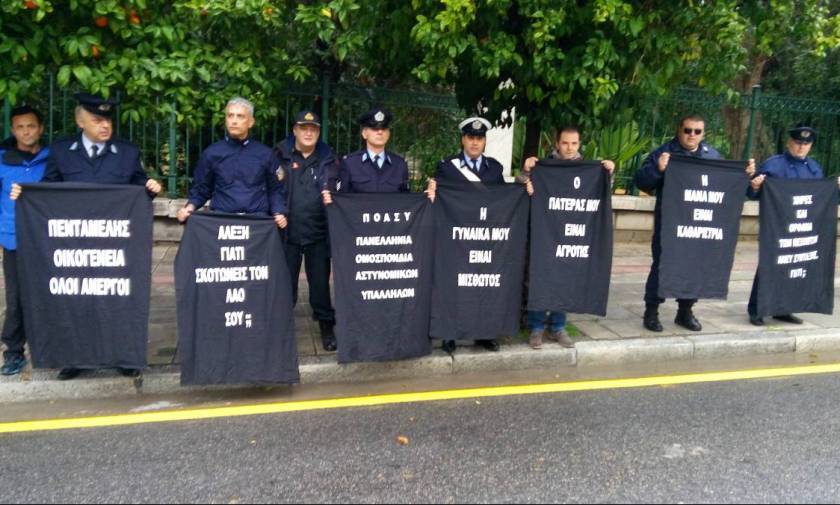 Διαμαρτυρία αστυνομικών στο Μέγαρο Μαξίμου (videos)
