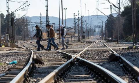 Ειδομένη: Στήνεται φράχτης και στις σιδηροδρομικές γραμμές