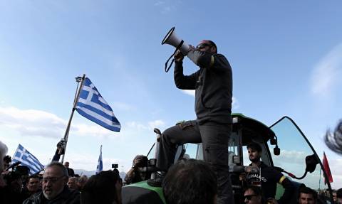 Αγρότες: Φτάνουν στην Αθήνα περισσότεροι από 2.000 αγρότες της Πελοποννήσου - Ένταση στο Χαϊδάρι