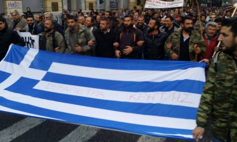 Αγρότες Σύνταγμα: Και η Κρήτη στη «μάχη» - «Πότε θα κάνει ξαστεριά» (video+photos)