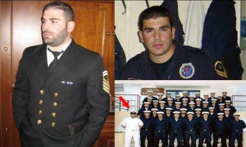 Αποκλειστικό: Με τη στολή του Πολεμικού Ναυτικού στην τελευταία του κατοικία ο Παντελής Παντελίδης