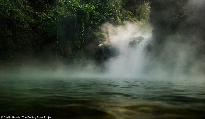 Ανακαλύφθηκε μυθικό ποτάμι που «βράζει» μέχρι θανάτου τα θύματα του! (videos+photos)