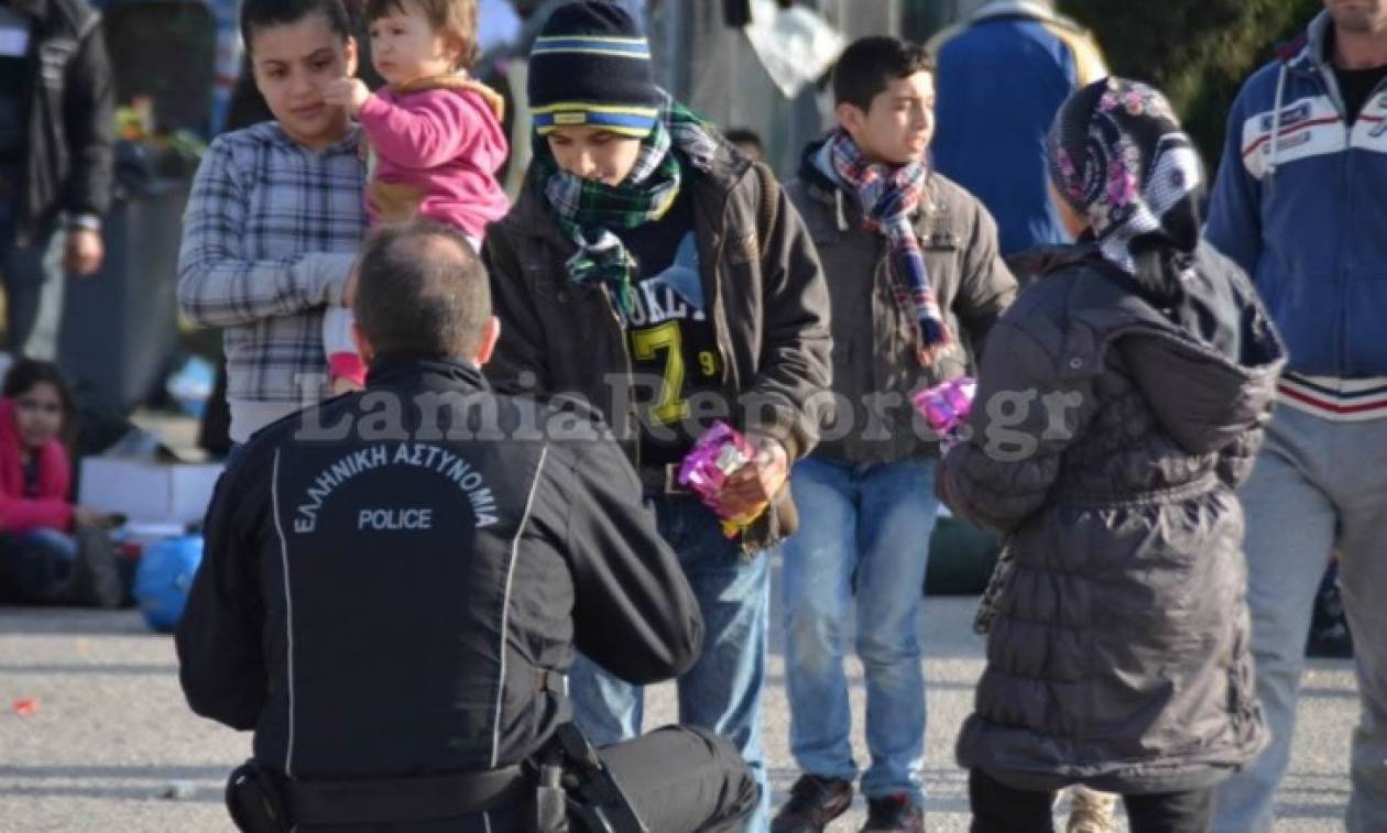 Προσφυγικό - Λαμία: Όταν οι αστυνομικοί συνάντησαν τα προσφυγόπουλα (pics)